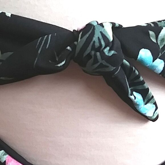 Madden NYC Tropical Flowers Bare Midriff Romper - Picture 7 of 13